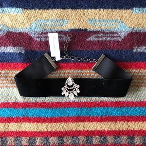 🚨NWT Cristabelle Crystal & Velvet Choker🚨